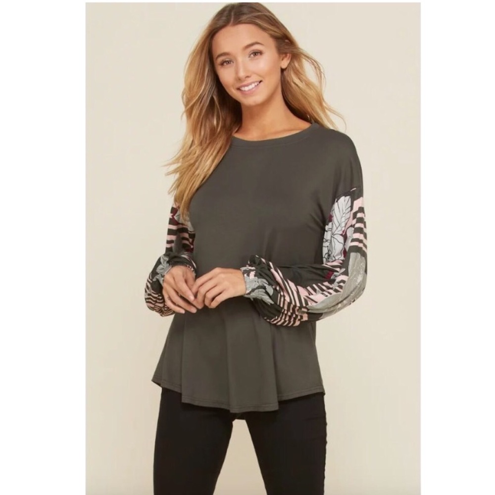 $ FIRM🌷Olive Knit Top with Contrast Sleeves